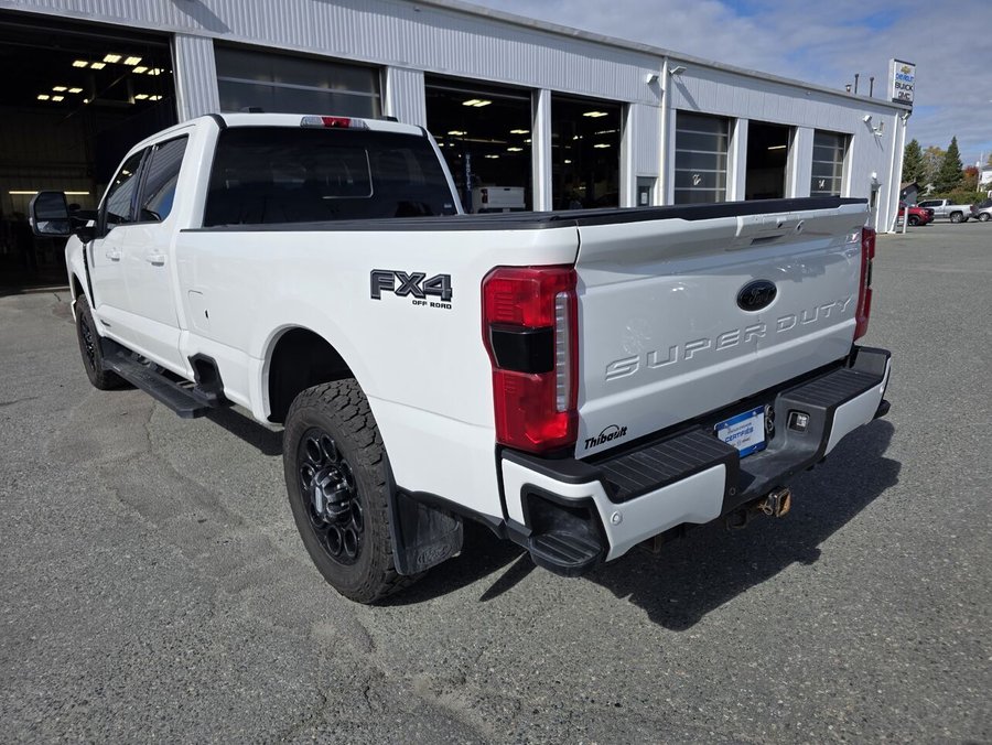 Ford Super Duty F-250 SRW XL cabine 6 places 4RM caisse de 8 pi 2023 Blanc