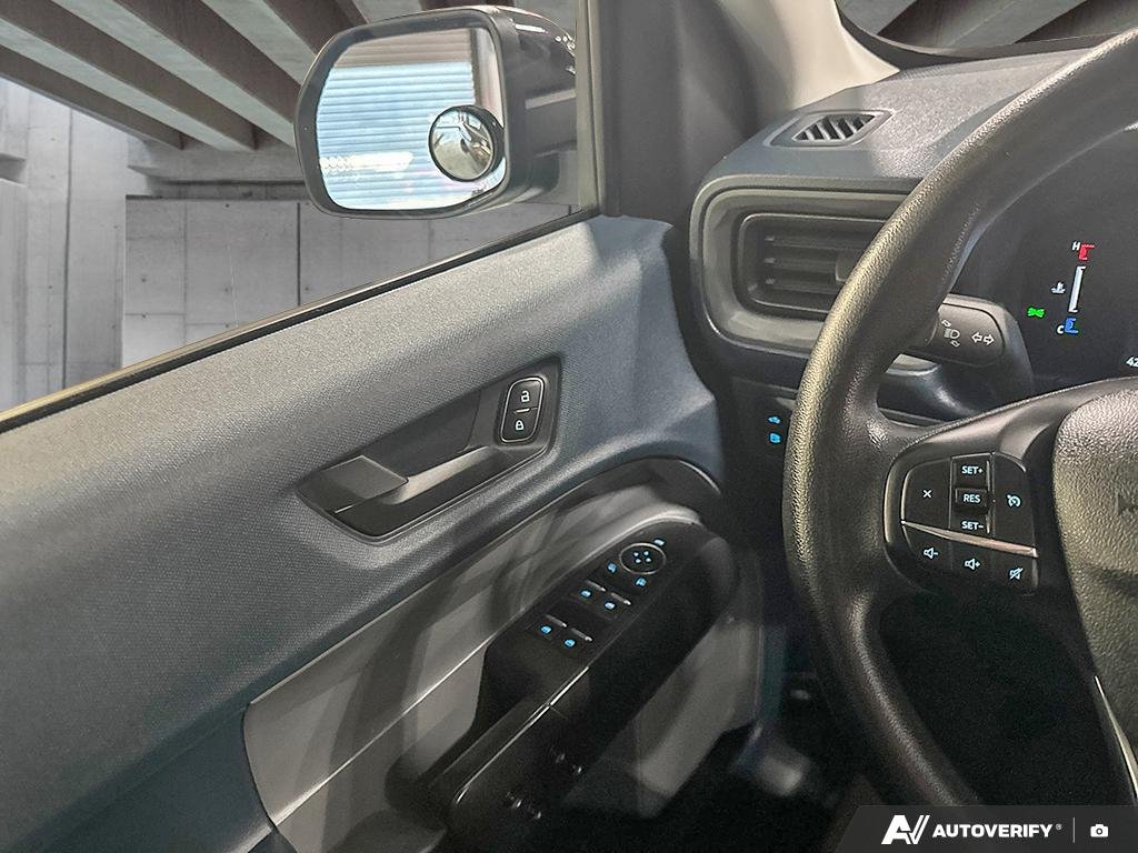 2025 Ford Maverick 2602519B | XLT | W8J Black Edmonton - photo #16