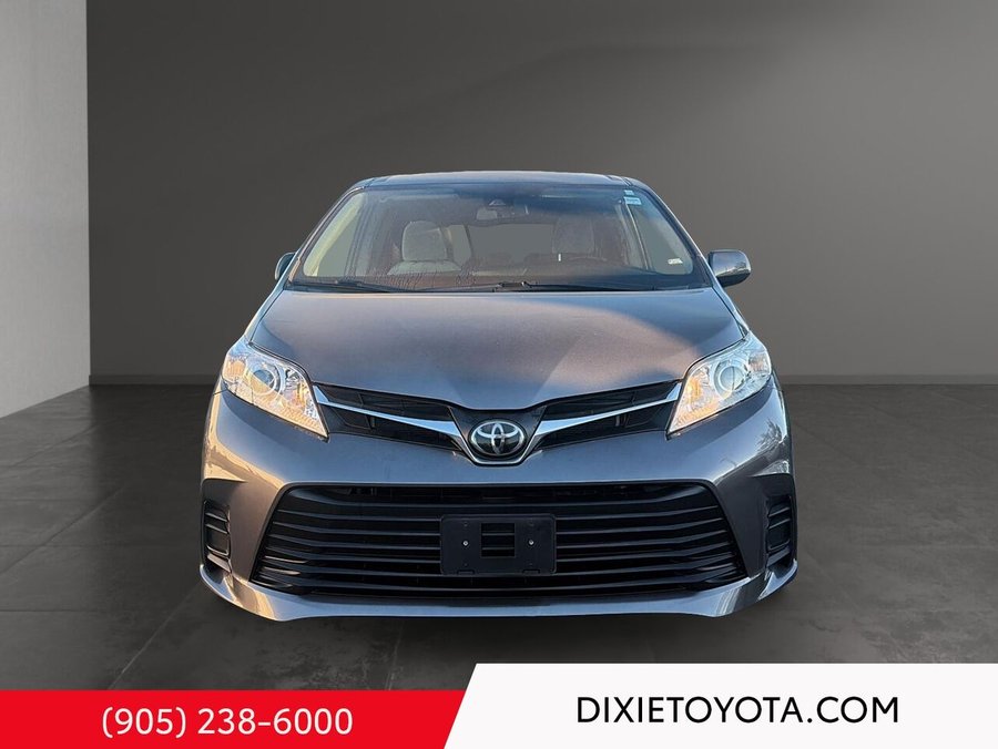 2019 Toyota Sienna LE 8-Passenger FWD Grey