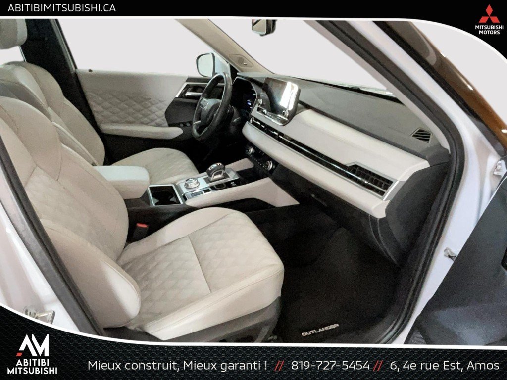 2023 Mitsubishi Outlander Plug-In Hybrid White Amos - photo #14