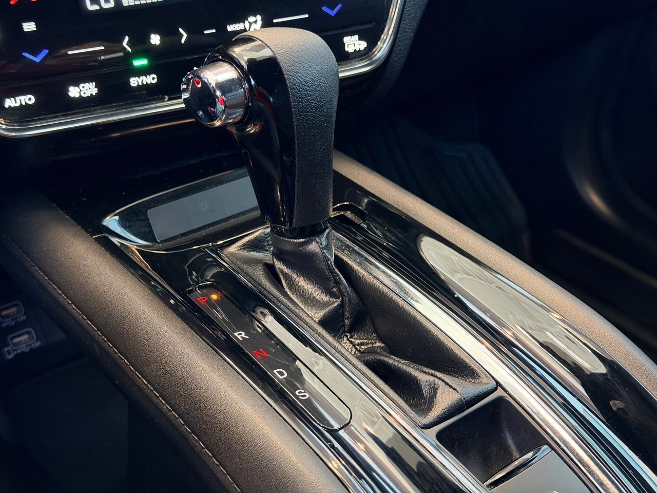 2021 Honda HR-V Black Notre-Dame-des-Prairies - photo #26