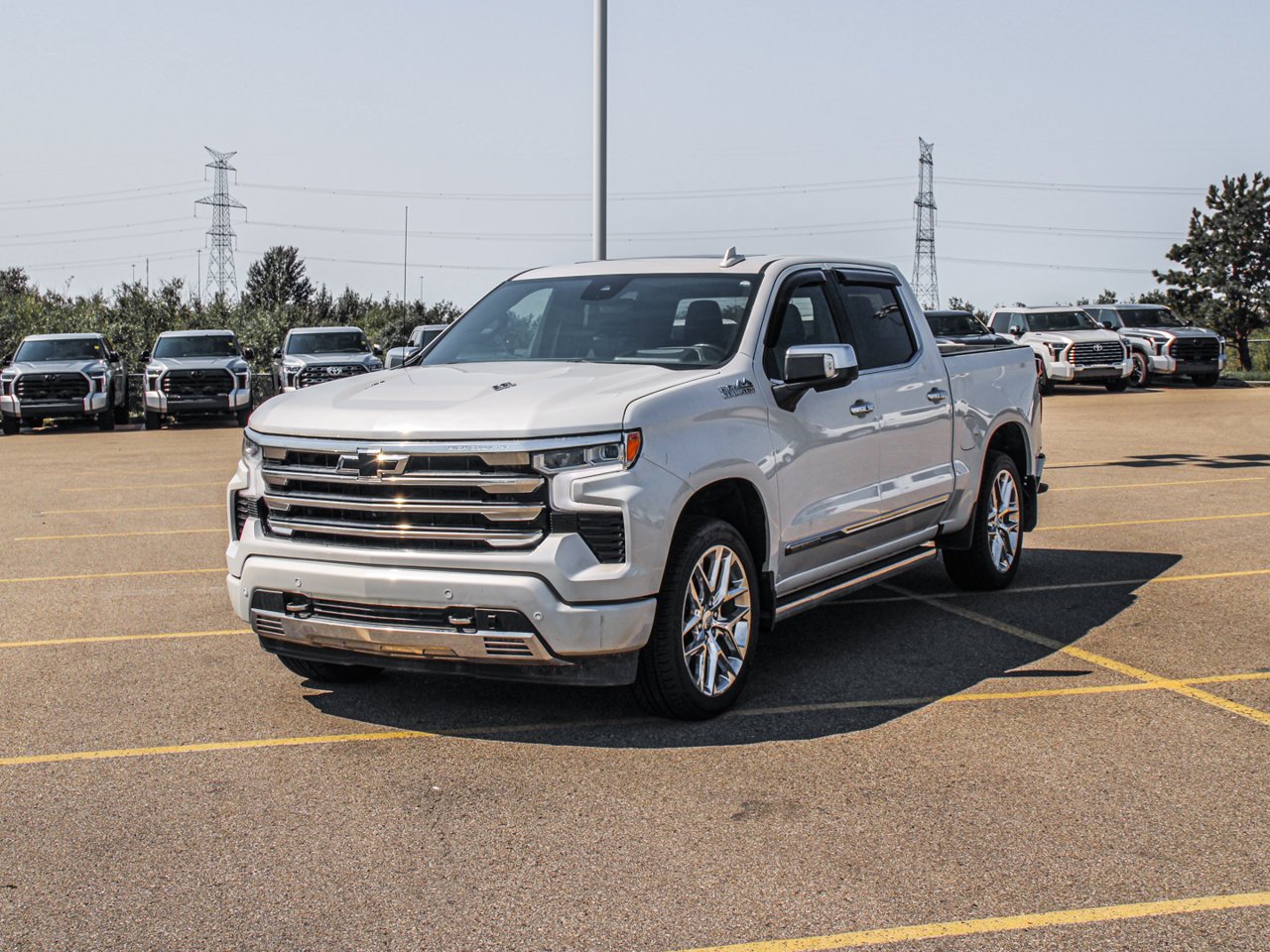 2023 Chevrolet Silverado 1500 4WD Crew Cab 147 High Country White Sherwood Park - photo #3