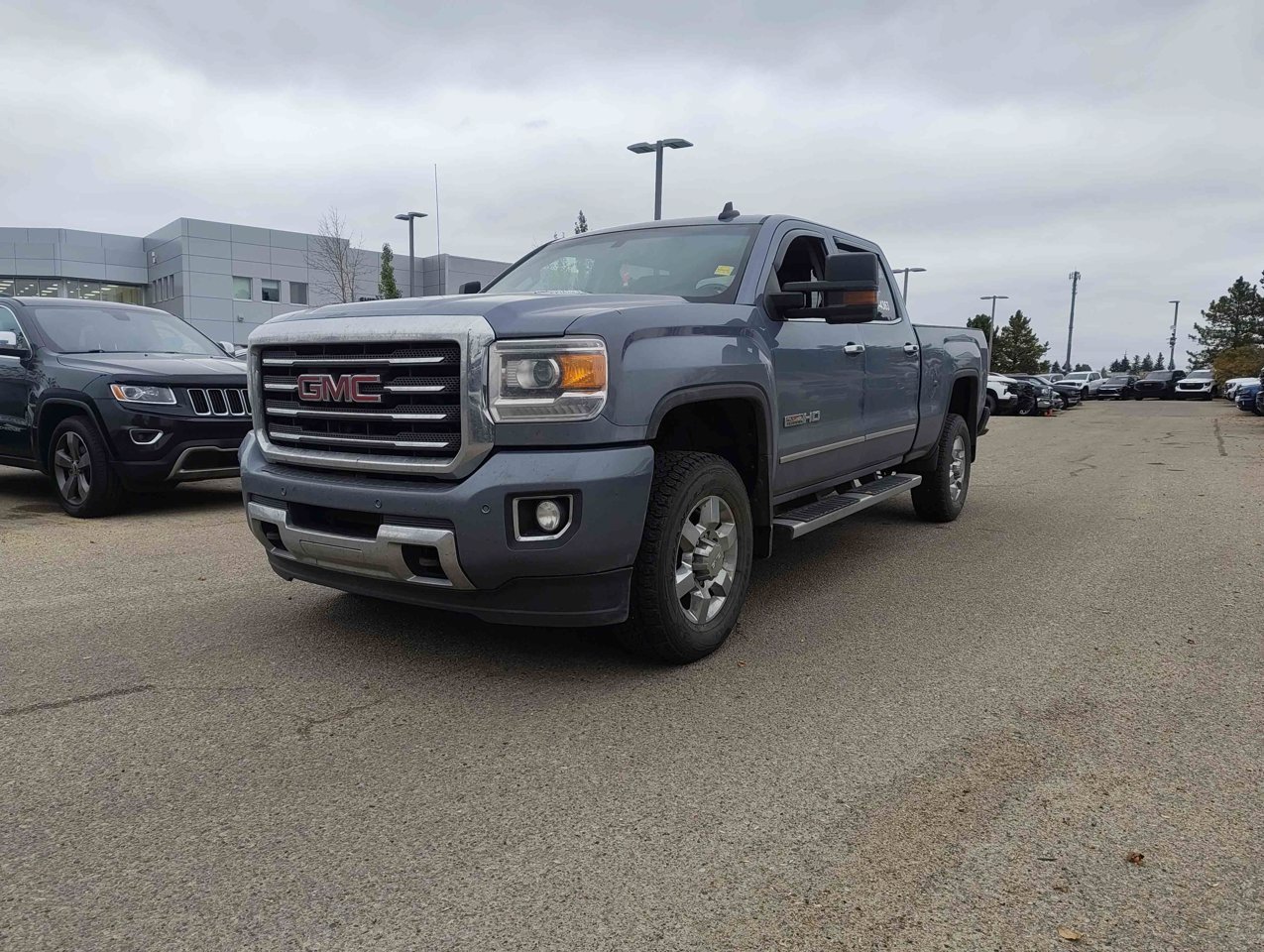 2016 GMC Sierra 2500HD 4WD Crew Cab 153.7 SLT Light Steel Gray Metallic Sherwood Park - photo #3