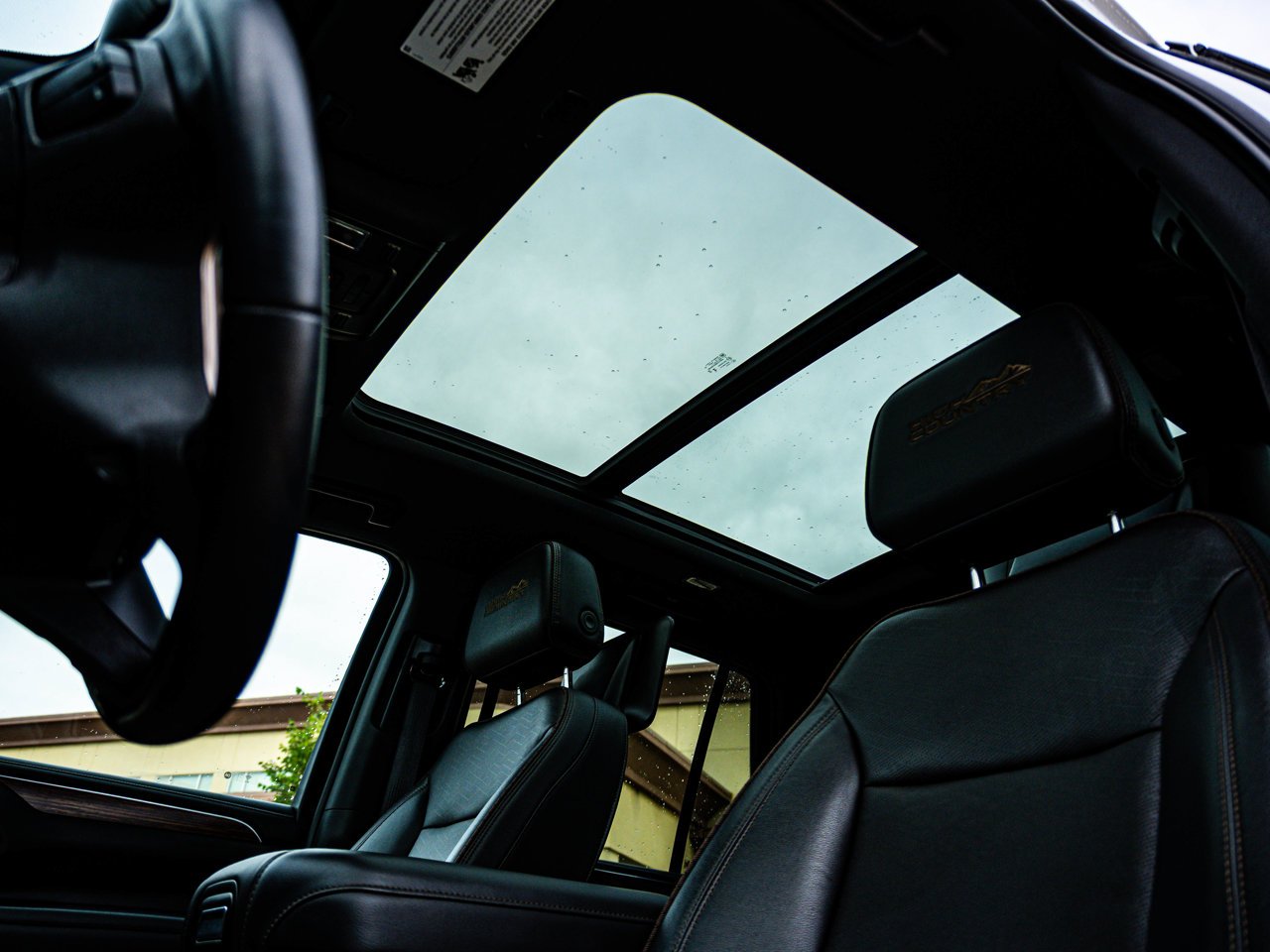 2023 Chevrolet Tahoe 4WD 4dr High Country White Sherwood Park - photo #16