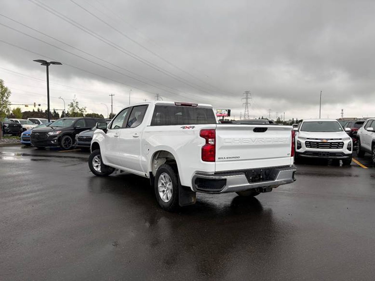 2023 Chevrolet Silverado 1500 4WD Crew Cab 147 LT White Sherwood Park - photo #3
