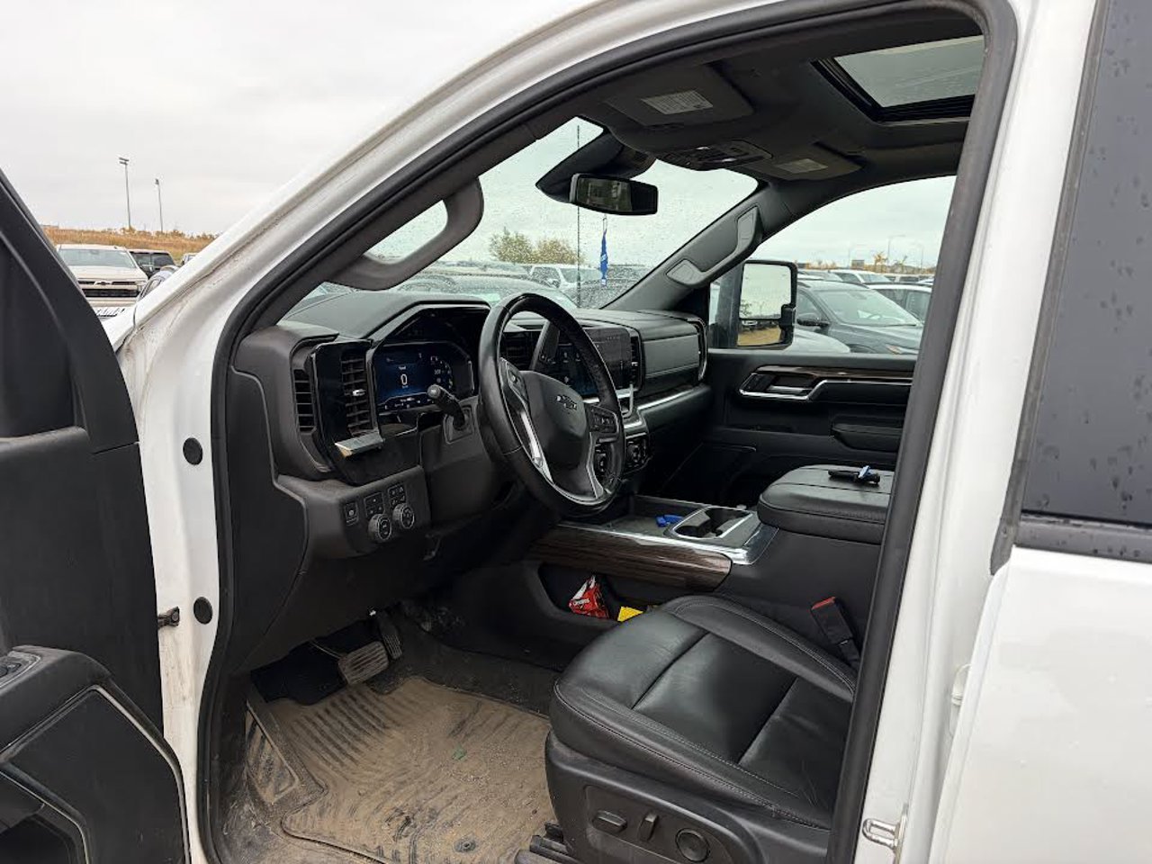 2024 Chevrolet Silverado 3500HD 4WD Crew Cab 159 LT White Sherwood Park - photo #5