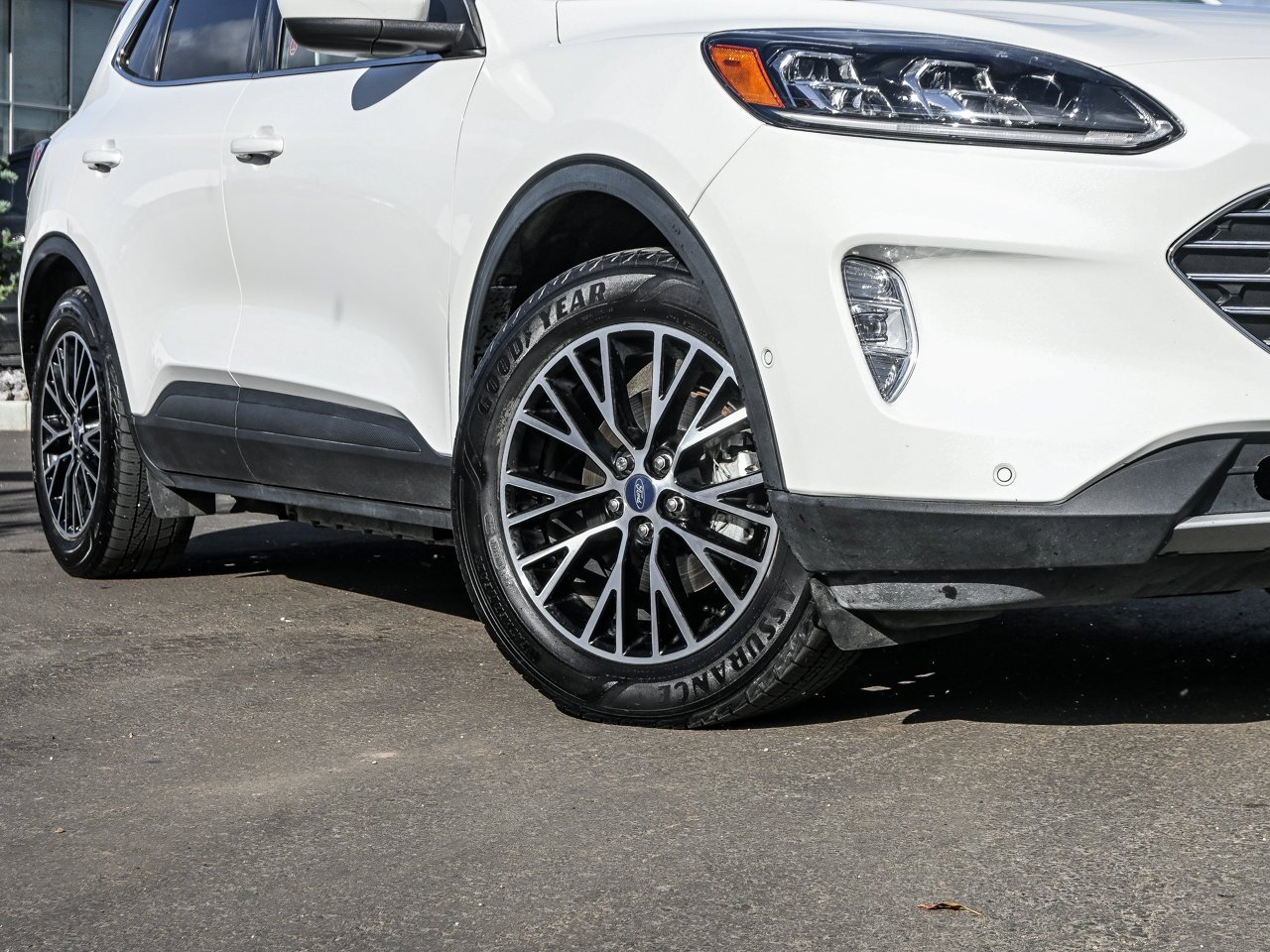 2022 Ford Escape Titanium Plug-In Hybrid FWD White Sherwood Park - photo #5