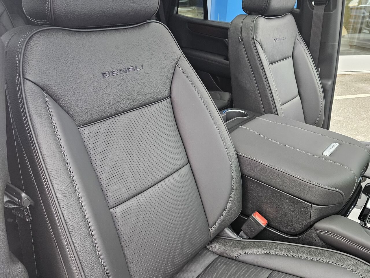 GMC Yukon 4 RM 4 portes Denali 2026 Blanc glacier 3 couches Thetford Mines - photo #15