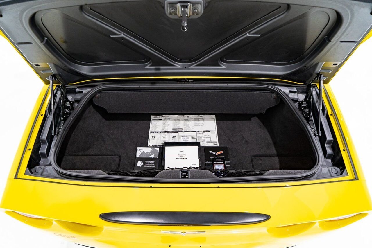 Chevrolet Corvette PRIX EN USD | With Only 900km (563mi) From New With Window Sticker 2008 Jaune Montréal - photo #46