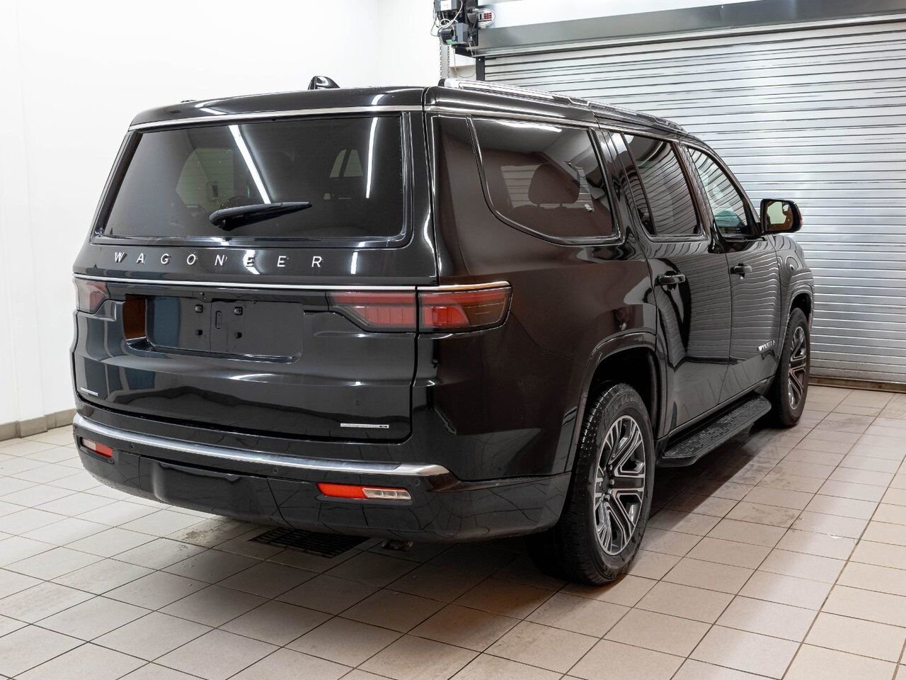 2023 Jeep Wagoneer SERIES II AWD *NAV* CUIR SIÈGES VENTIL HAYON ELECT Black Saint-Jérôme - photo #7