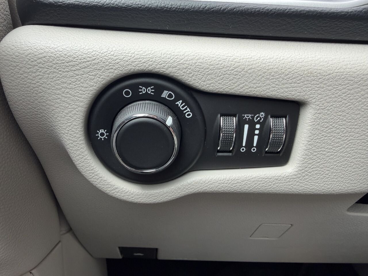 Chrysler Pacifica 2019 Noir Thetford Mines - photo #15