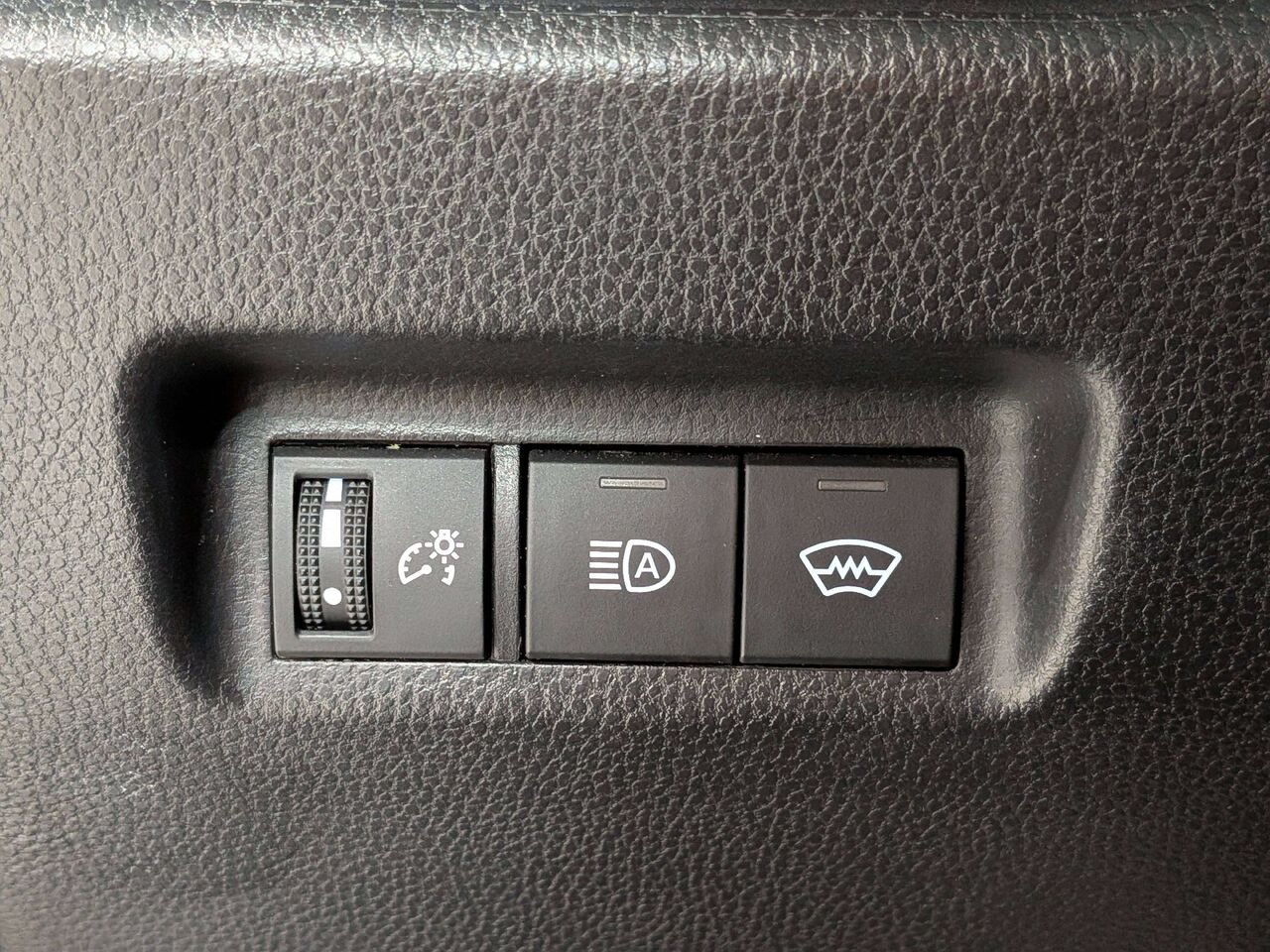 Toyota RAV4 LE AWD 2024 Noir Val-David - photo #28