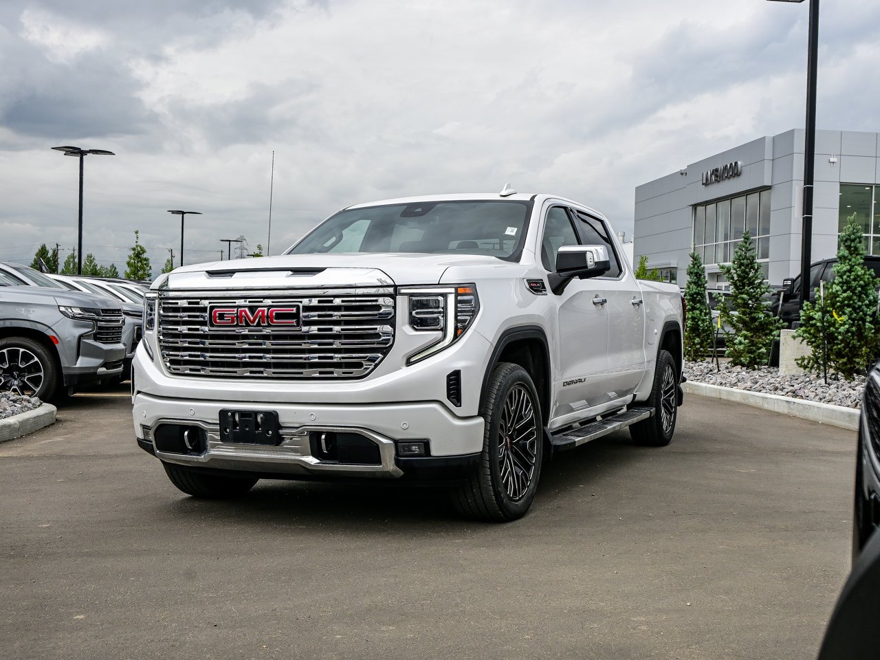 2024 GMC Sierra 1500 4WD Crew Cab 147 Denali White Sherwood Park - photo #3