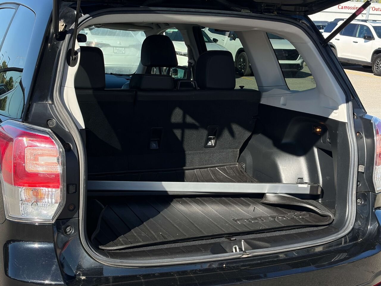 Subaru Forester Touring 2018 Noir Gatineau - photo #18