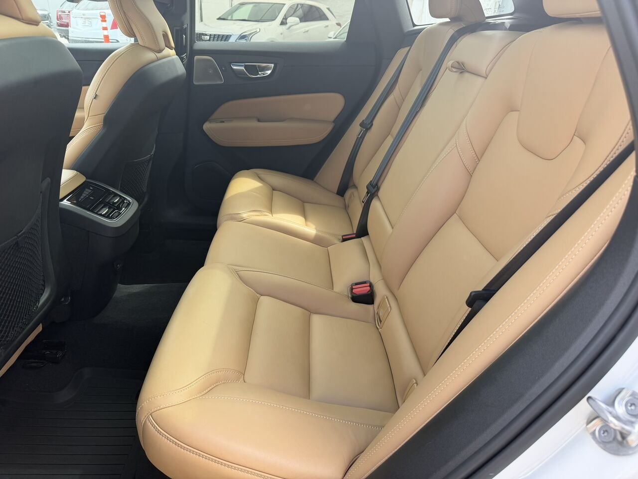 2023 Volvo XC60 B6 Ultimate AWD White Laval - photo #17