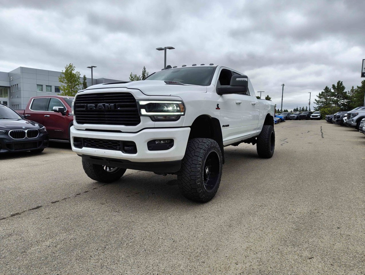2024 Ram 2500 Laramie 4x4 Mega Cab 6'4 Box White Sherwood Park - photo #3