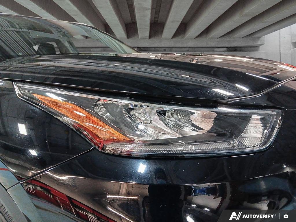 2021 Toyota Highlander 2602235A | XLE, well maintained local trade in. Black Edmonton - photo #7