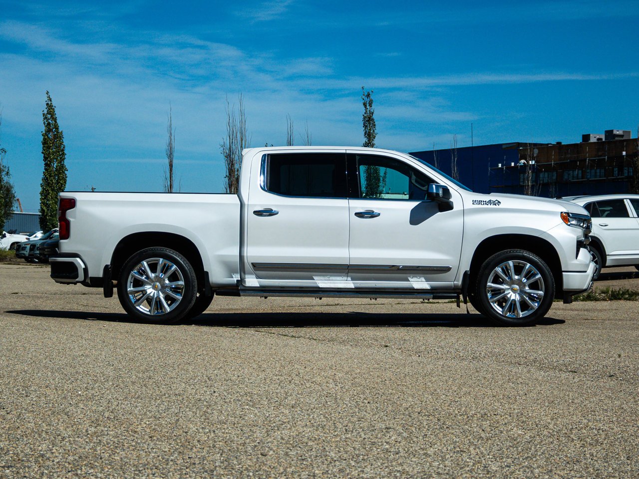 2024 Chevrolet Silverado 1500 4WD Crew Cab 147 High Country White Sherwood Park - photo #14