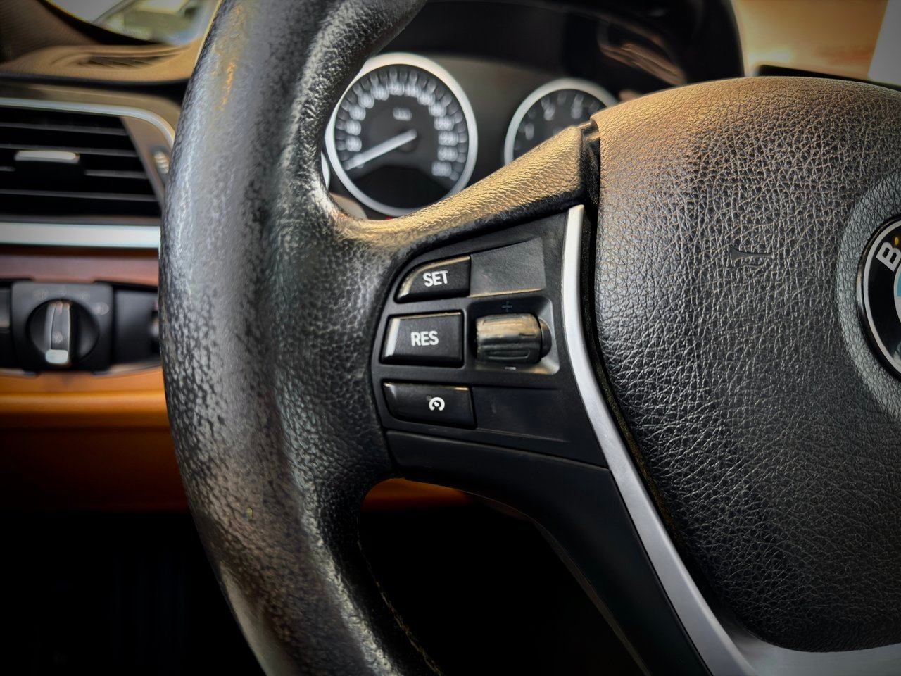 2016 BMW 3 Series Beige Notre-Dame-des-Prairies - photo #22