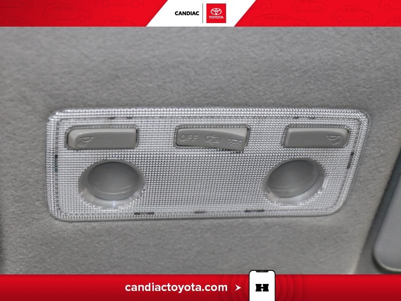 2014 Toyota Yaris Green Saint-Eustache - photo #23