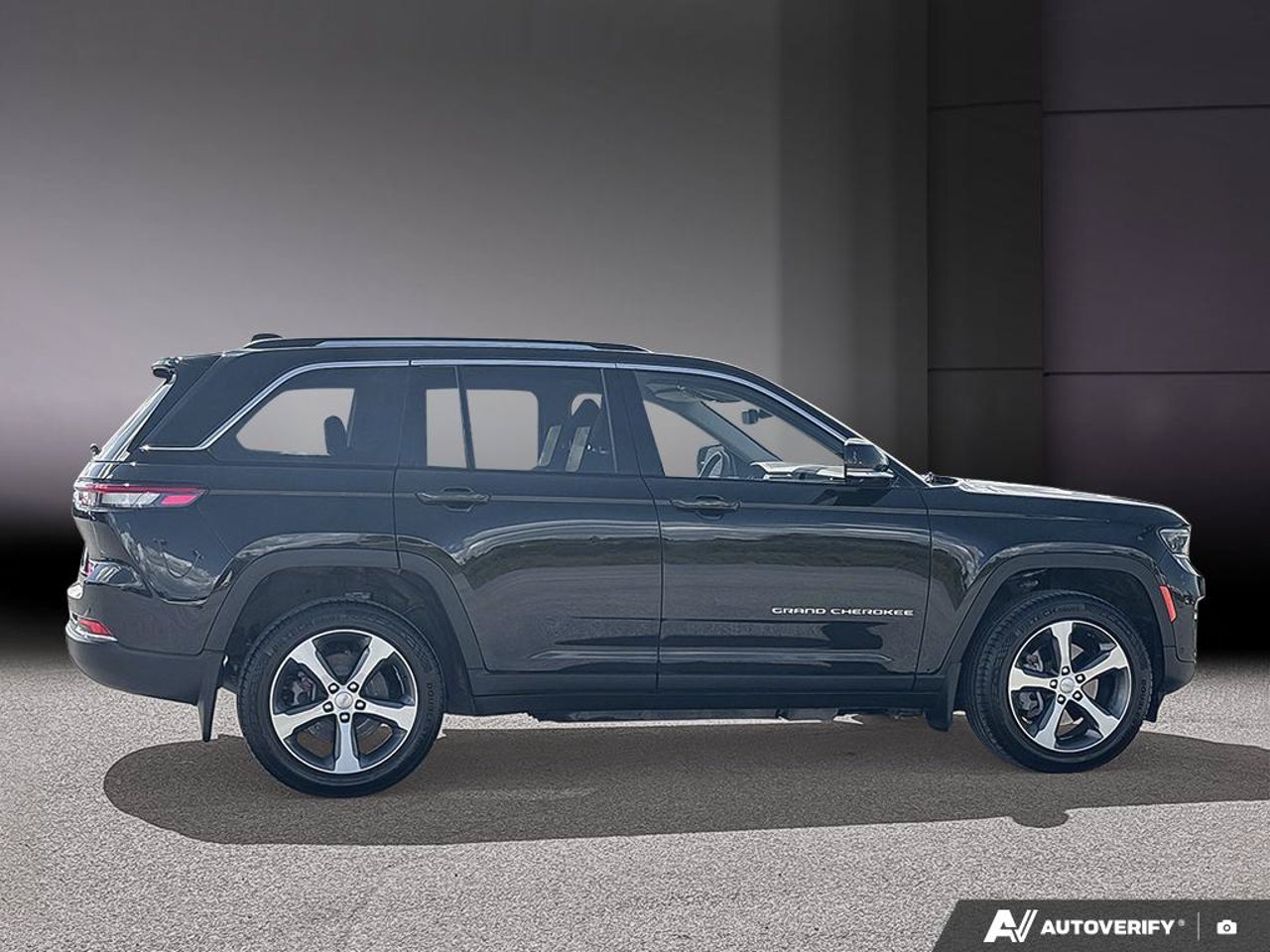 Jeep Grand Cherokee 4xe 1C4RJYB65N8746439 2022 Noir Mirabel - photo #5