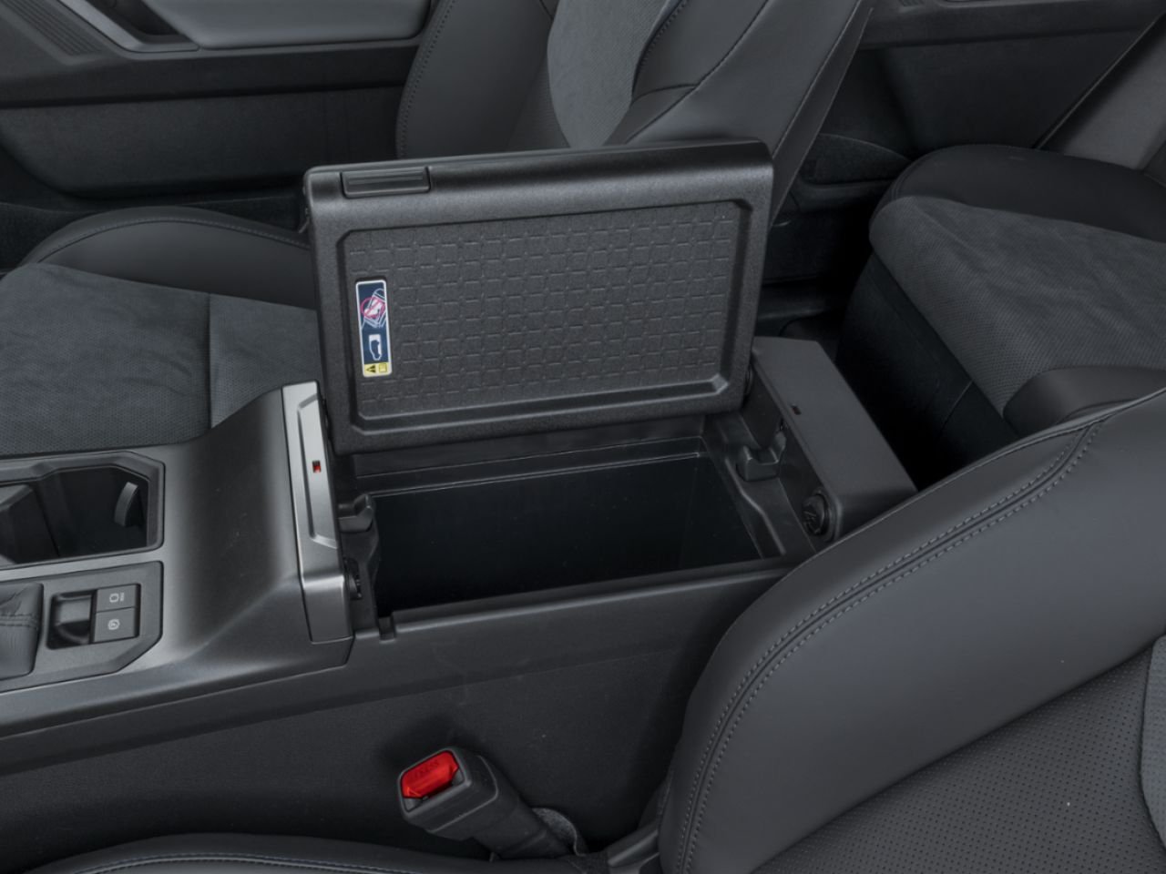 Toyota RAV4 2026 gray Mont-Laurier - photo #4