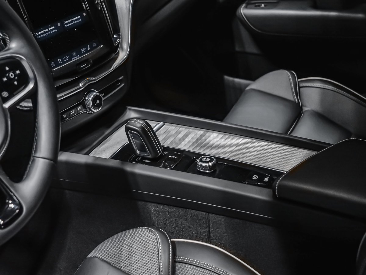 Volvo XC60 Recharge T8 R-DESIGN ADVANCED CLIMAT BOWERS WILKINS 2022 Bleu Montréal - photo #6