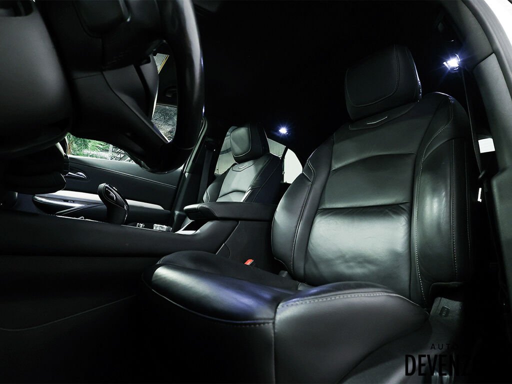 2020 Cadillac XT4 Silver Saint-Eustache - photo #13