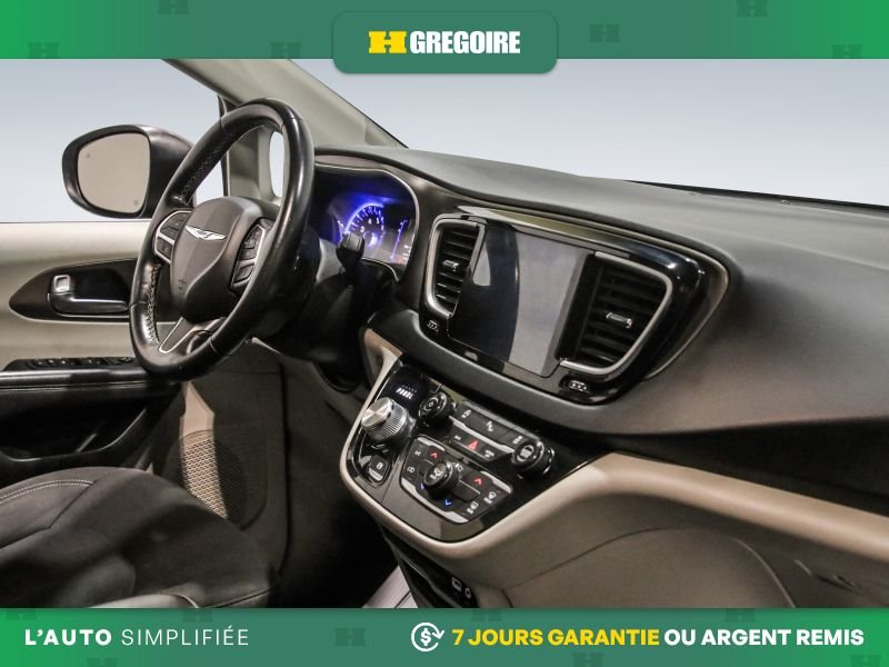 2020 Chrysler Pacifica Grey Saint-Eustache - photo #27