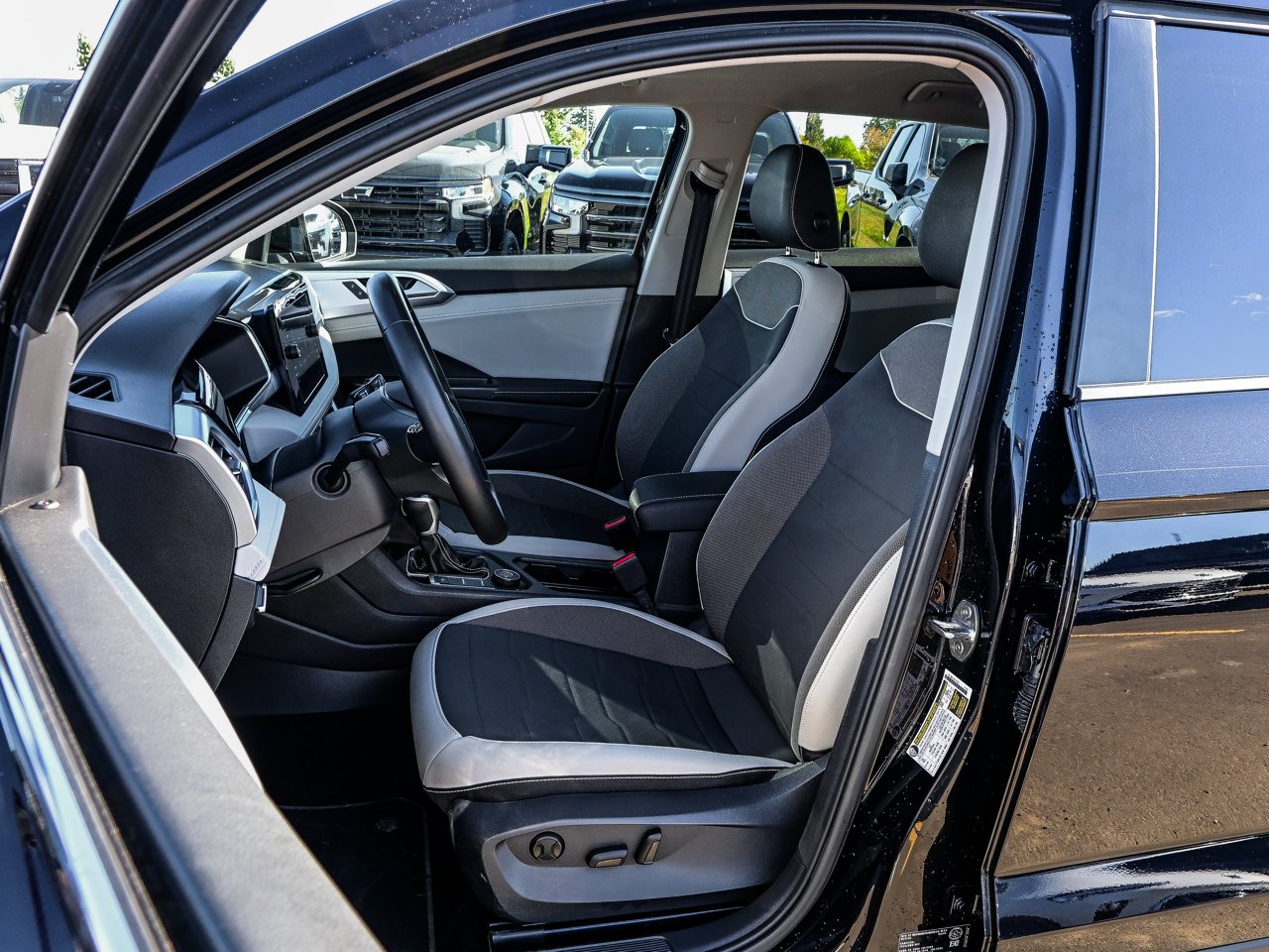 2025 Volkswagen Taos Comfortline 4MOTION Black Sherwood Park - photo #15
