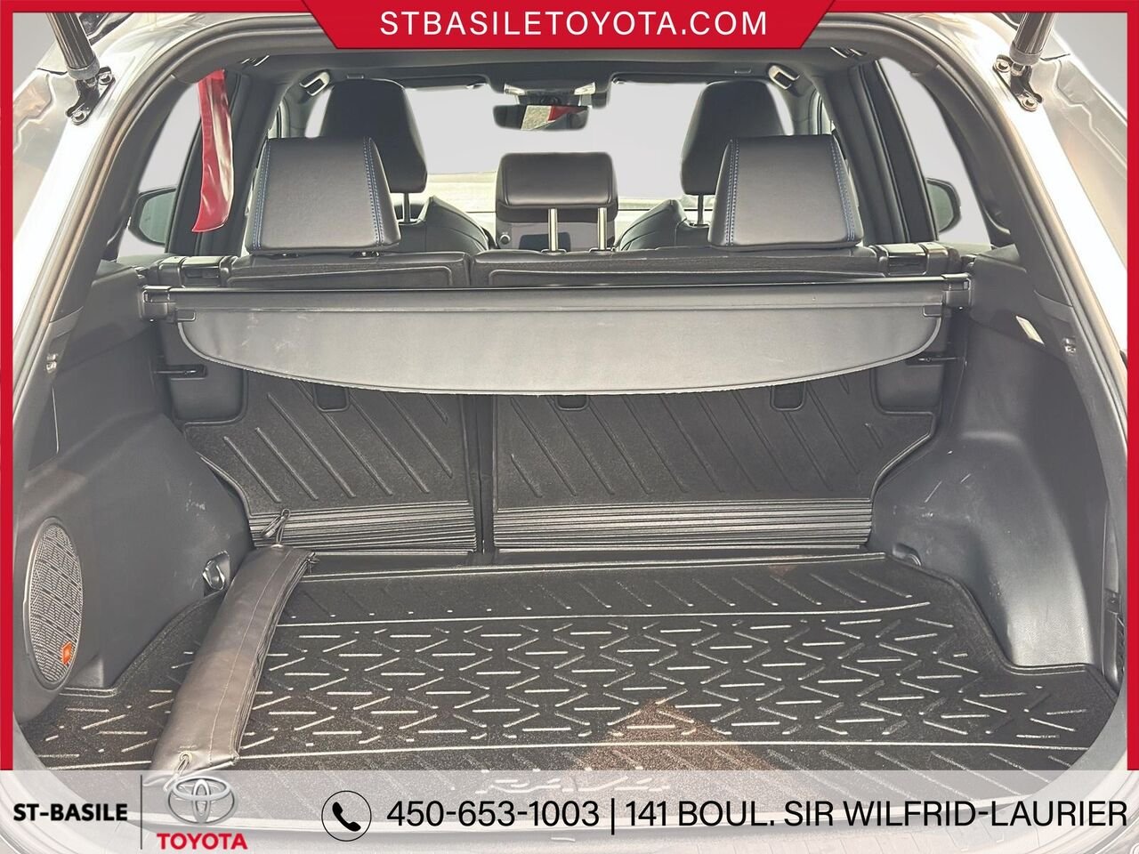 2023 TOYOTA RAV4 Hybrid Silver Sky Metallic with Black Roof Saint-Basile-le-Grand - photo #8