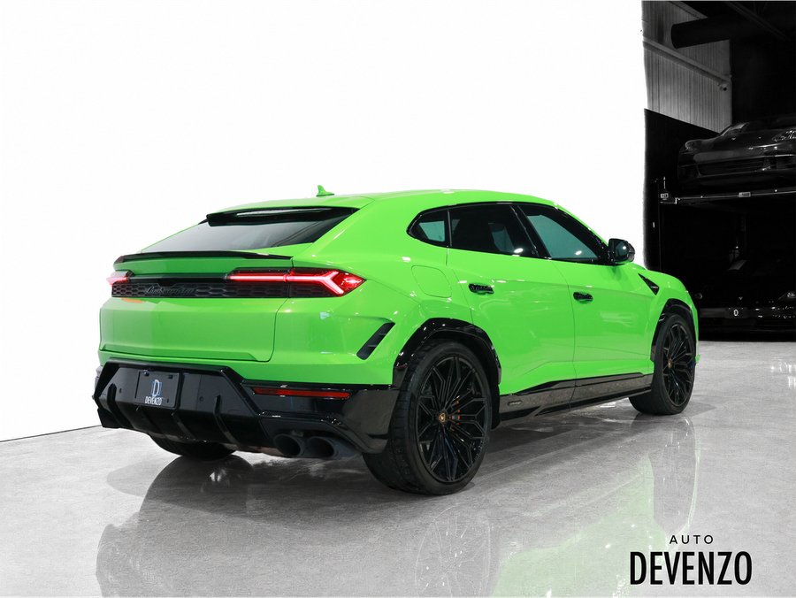 2025 Lamborghini Urus SE Hybrid Green