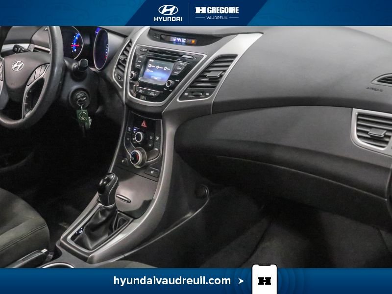 Hyundai Elantra YR819 | Allure sport berline 4 portes BA 2016 Blanc Laval - photo #30