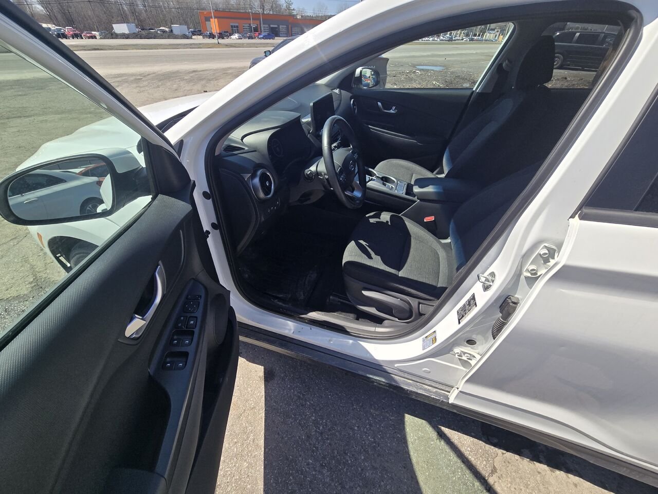 2023 Hyundai Kona Electric White  - photo #8