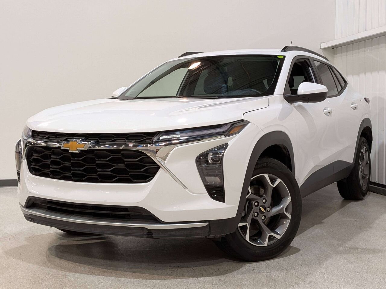 2025 Chevrolet Trax FWD 4dr LT White Val-David - photo #0