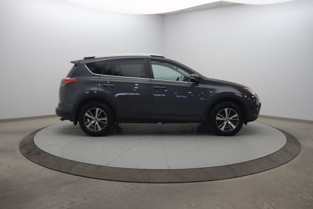 Toyota RAV4 XLE 2018 Gris Baie-Comeau - photo #2