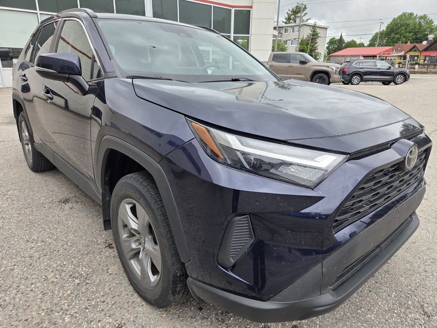 Toyota RAV4 XLE 2022 Bleu