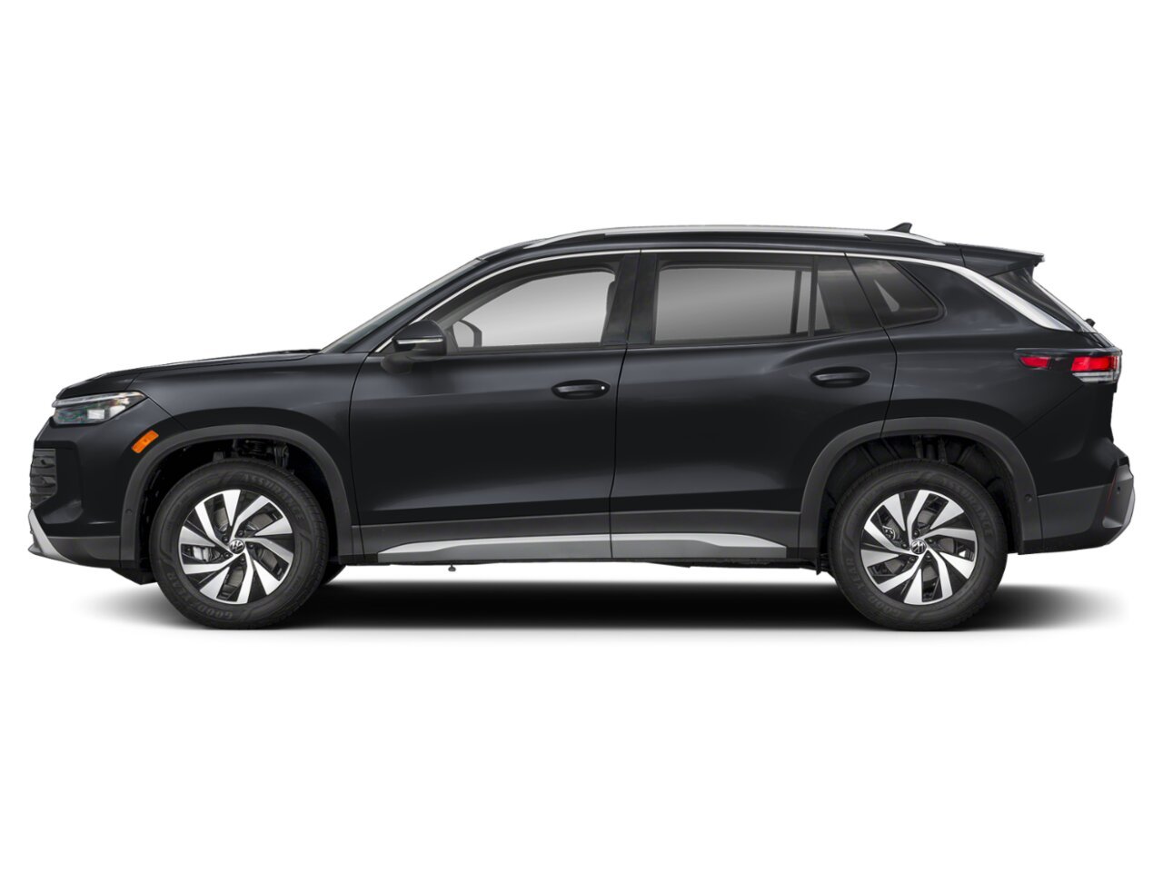 2026 Volkswagen Tiguan Deep Black Pearl Rouyn-Noranda - photo #2