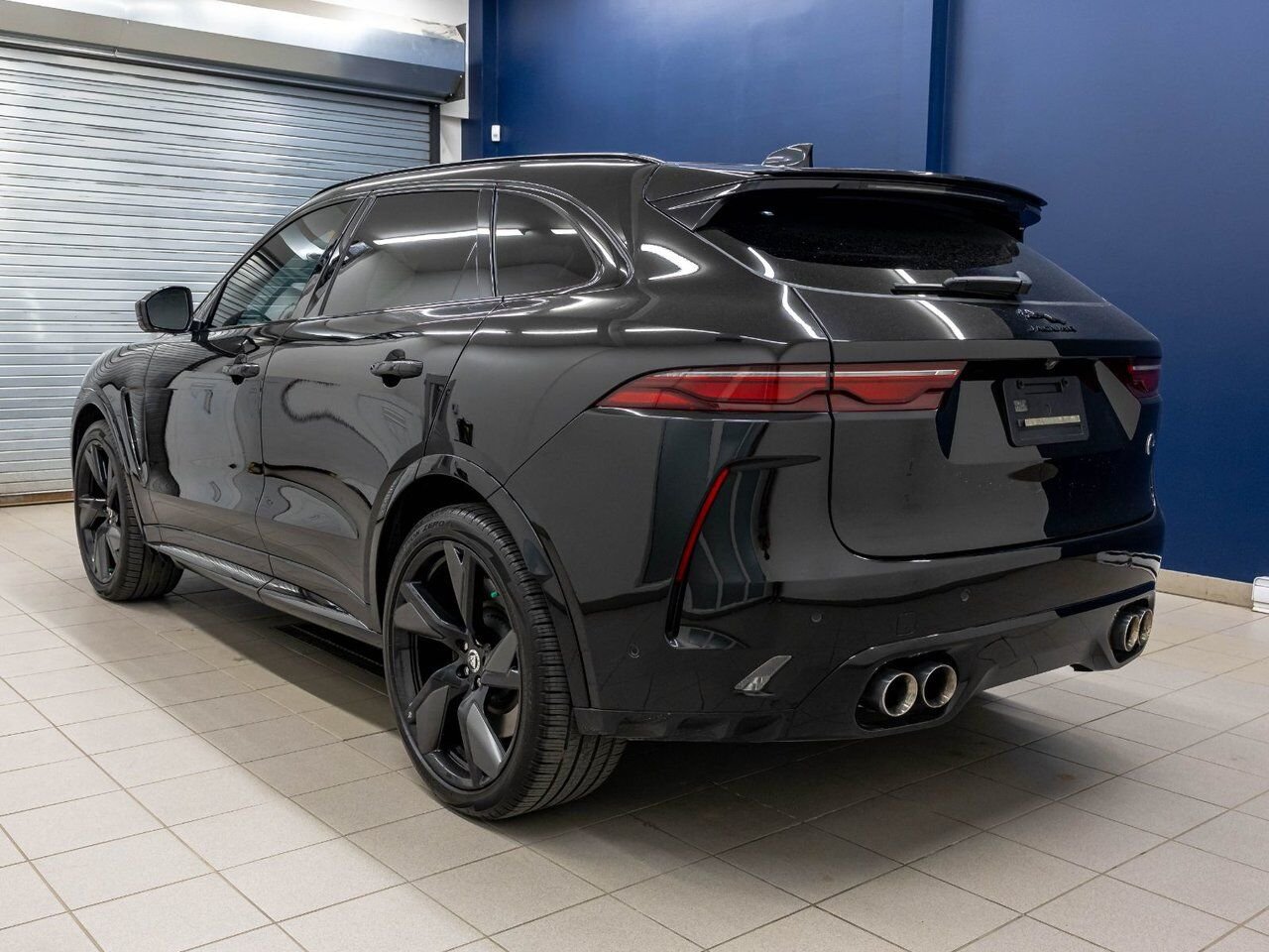 2025 Jaguar F-PACE P575 SVR EDITION AWD V8 *TOIT* NAV SIÈGES VENTIL Black Saint-Jérôme - photo #5