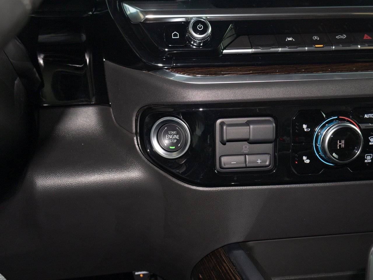 2025 GMC Sierra 1500 4WD Crew Cab 147 Elevation Black Sherwood Park - photo #25