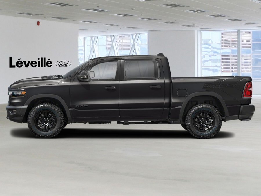 RAM 1500 Rebel cabine d'équipe 4x4 caisse de 5 pi 7 po 2026 Couche nacrée cristal noir étincelant
