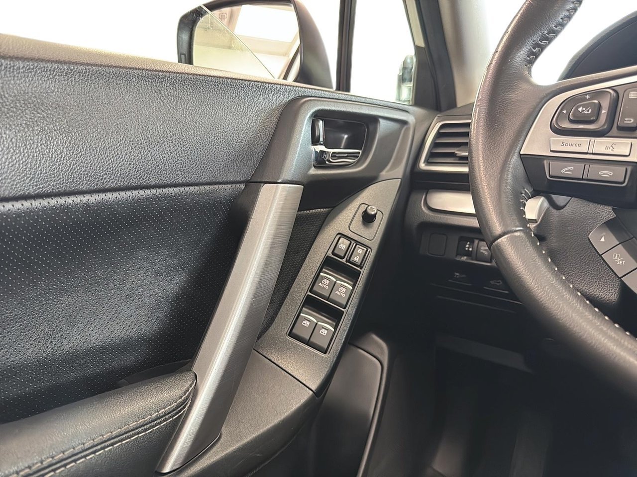 2017 Subaru Forester White Baie-Comeau - photo #11