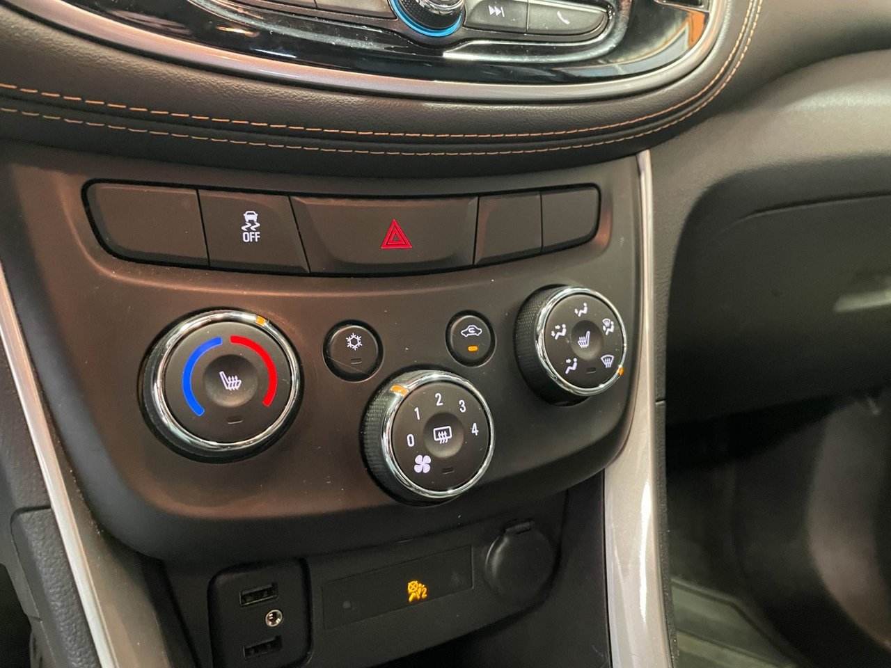 Chevrolet Trax LT AWD *SIEGES CHAUFF* CARPLAY *DEM DISTANCE* USB 2021 Gris Saint-Jérôme - photo #11
