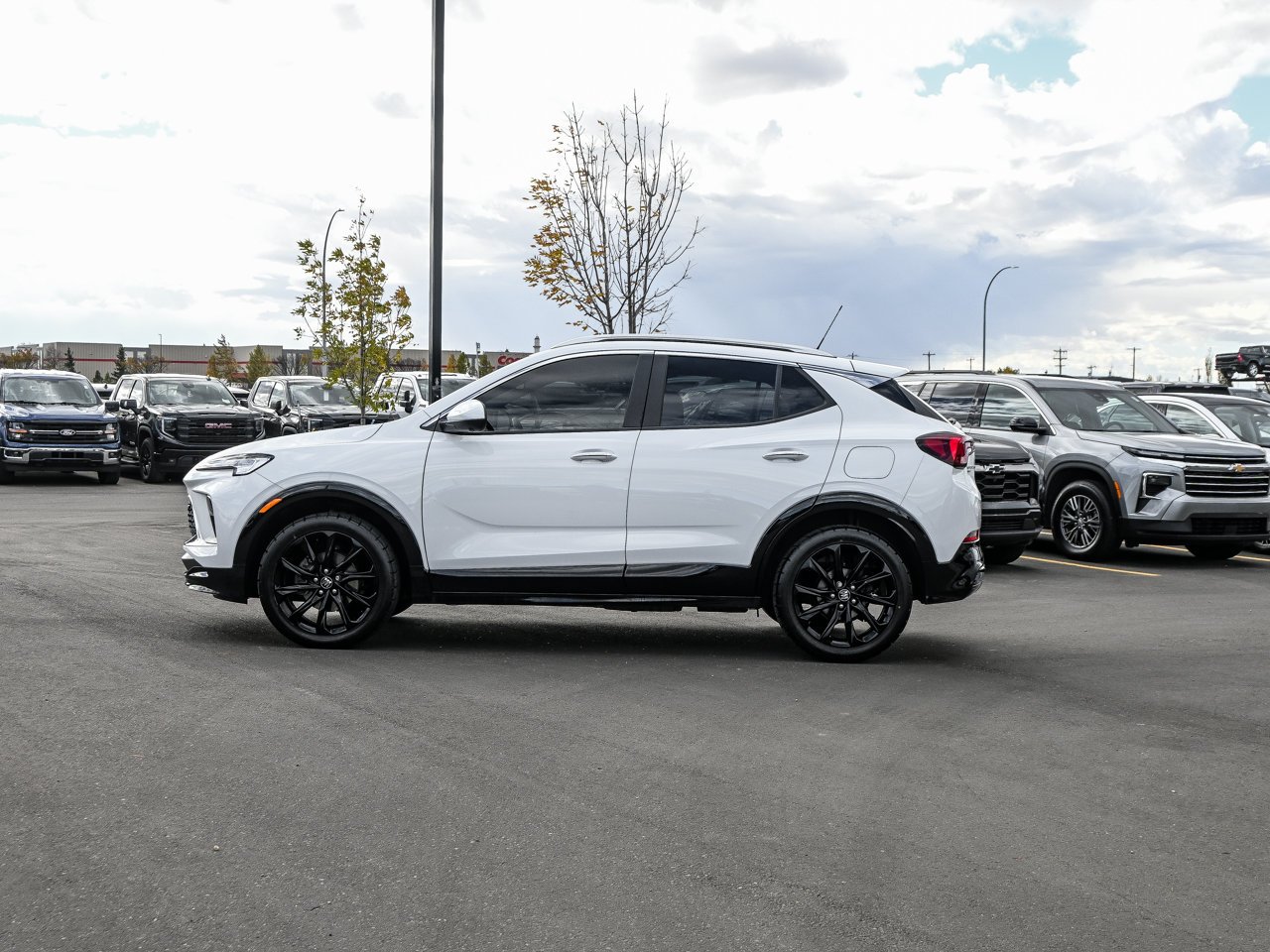 2024 Buick Encore GX AWD 4dr Sport Touring White Sherwood Park - photo #9
