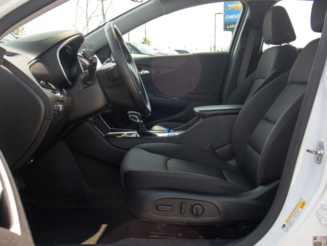 2024 Chevrolet Malibu 4dr Sdn 1LT White Sherwood Park - photo #16