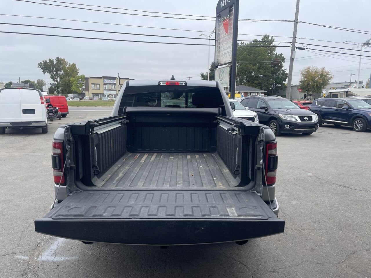 2022 Ram 1500 Grey  - photo #12