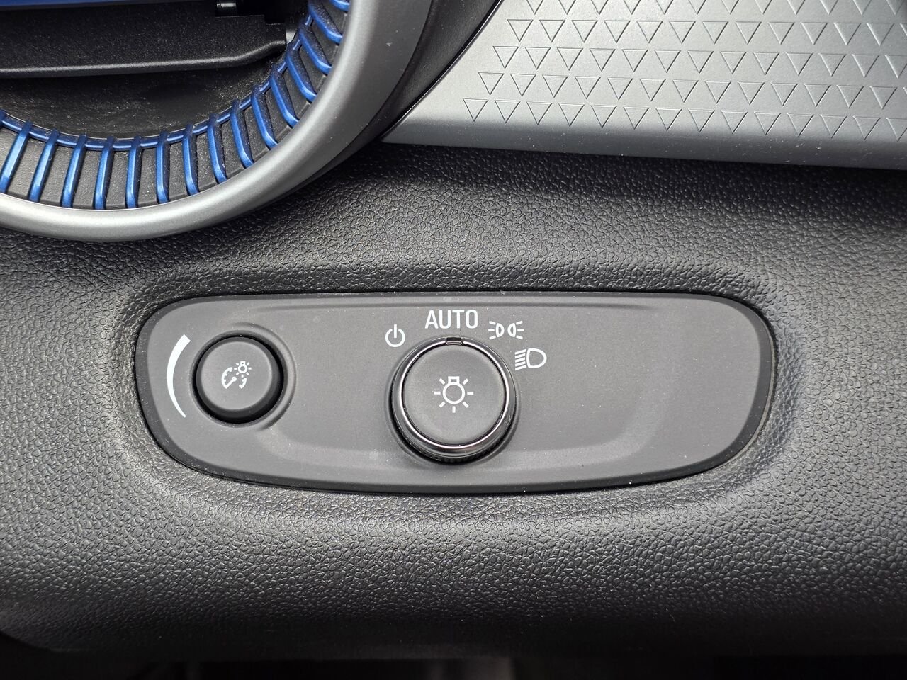 Chevrolet Trax LS 2025 Rouge Mont-Laurier - photo #17