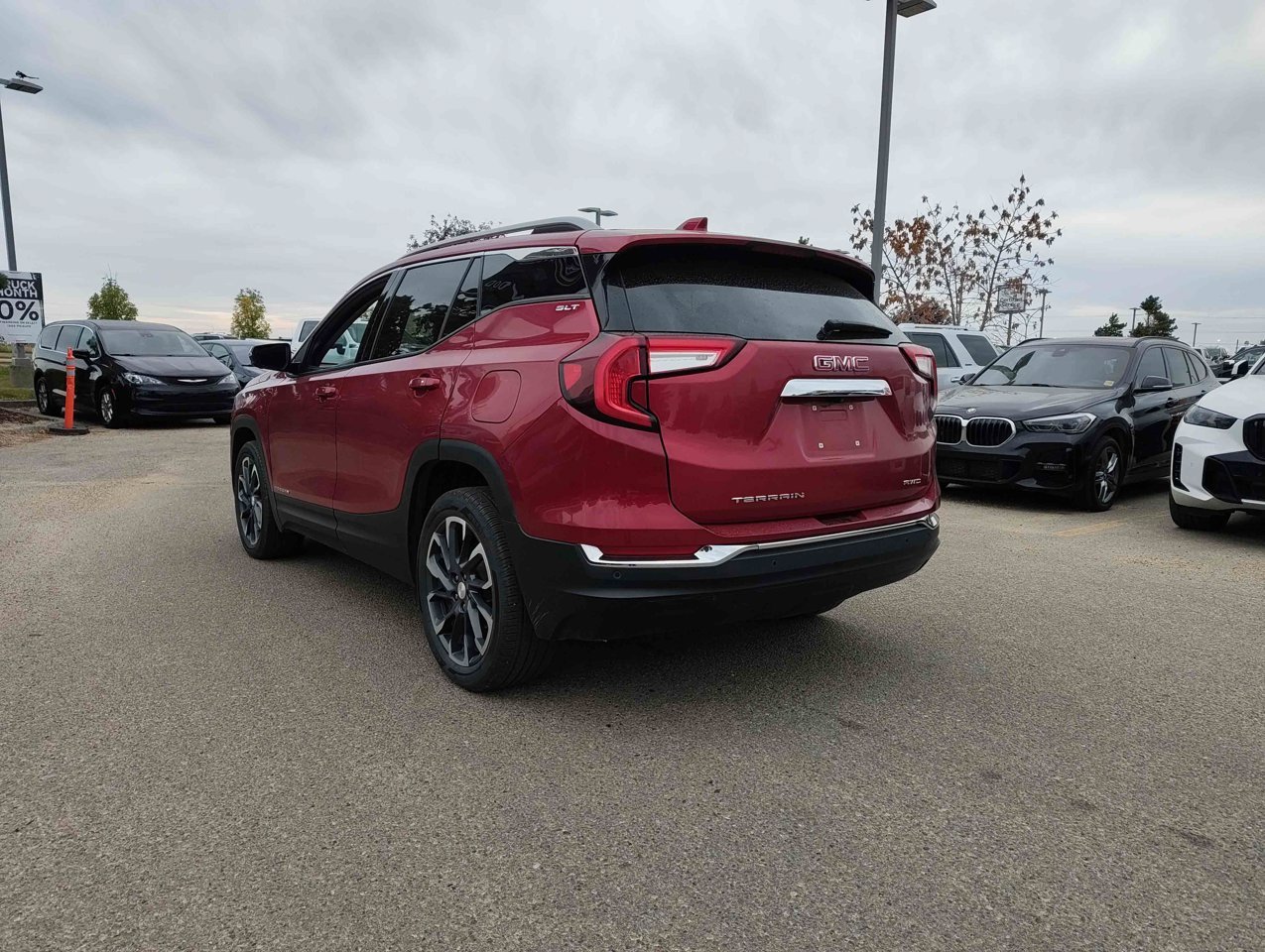 2023 GMC Terrain AWD 4dr SLT Red Sherwood Park - photo #4