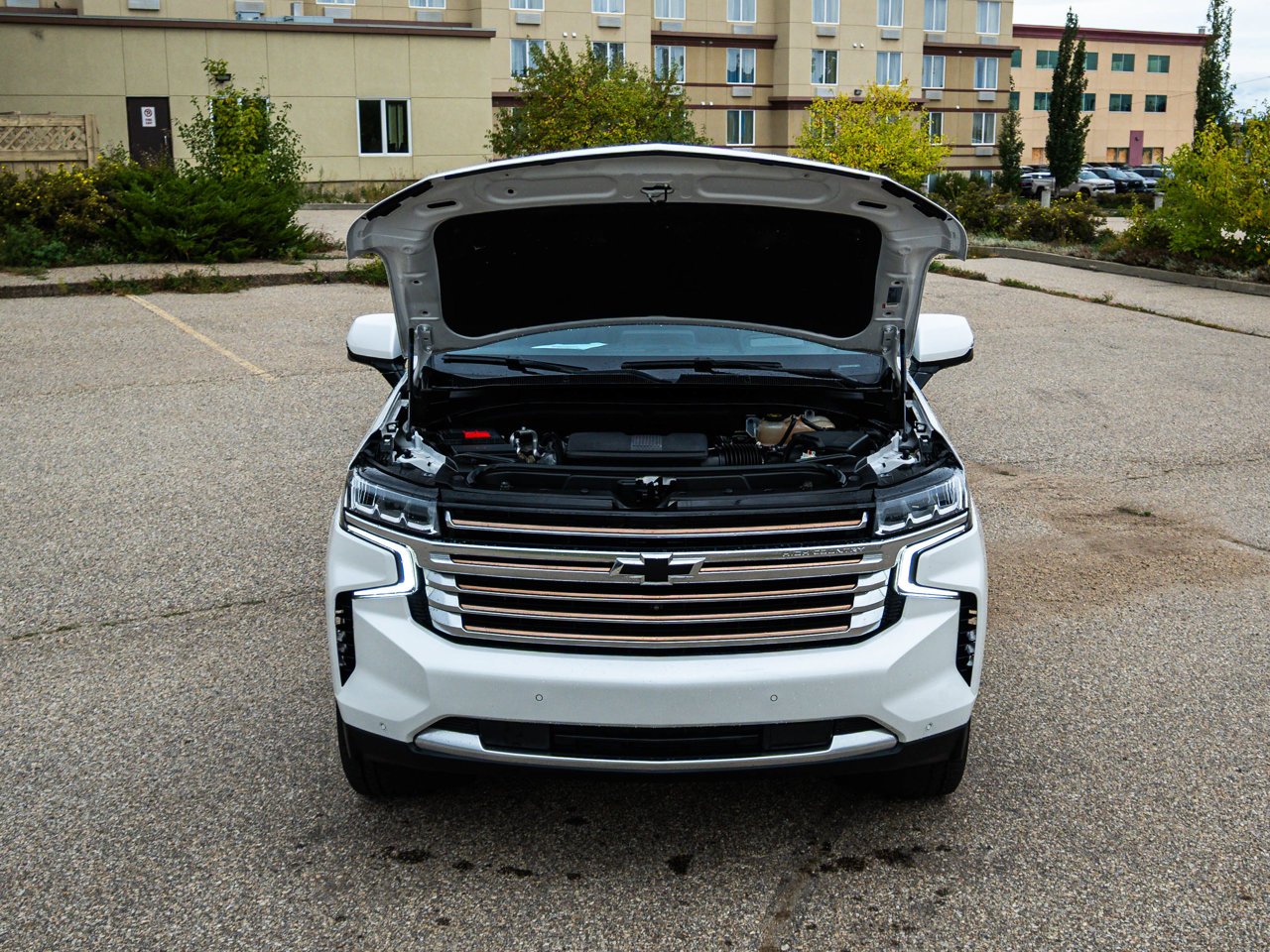 2023 Chevrolet Tahoe 4WD 4dr High Country White Sherwood Park - photo #9
