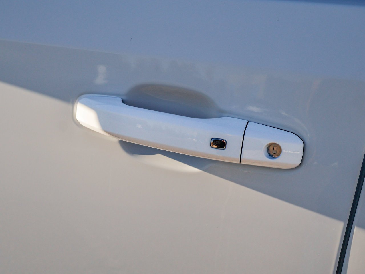 2025 GMC Sierra 1500 4WD Crew Cab 147 AT4 White Sherwood Park - photo #8